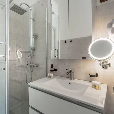 Apartman Elegant Citylife Apartment- Metro Access - Double