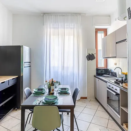 Elegant Citylife Apartment- Metro Access - Double *